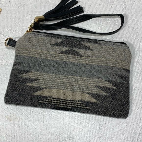 Aztec Print Wristlet Tassel & Strap Tan Brown Southwestern Style by LIB New York - Picture 4 of 7